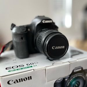 Canon EOS 60D DSLR Camera with EF-S 18mm-55mm Lens